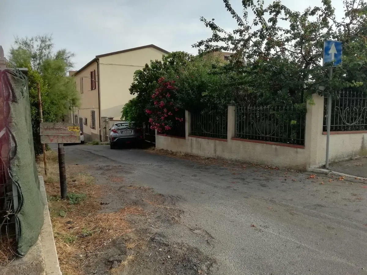 Casale Falcone Piombino 0*,  Italia